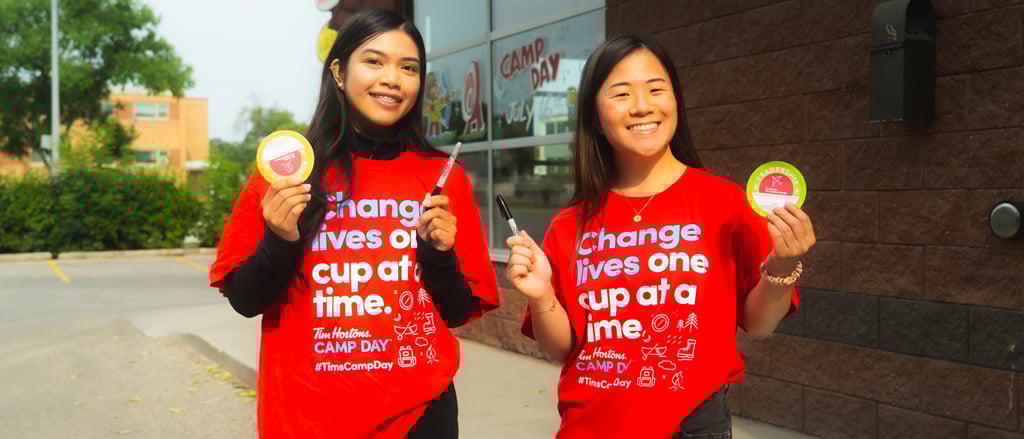 Un café pour changer des vies : comment nous soutenons les Camps Tim Hortons (et comment vous pouvez le faire aussi!)