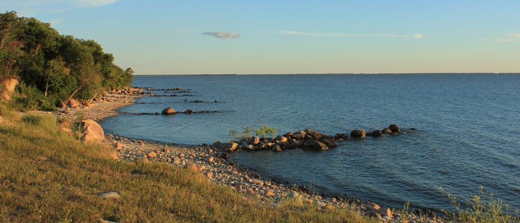 Lakeshore Heights; Photo: Marlo Campbell, courtesy of the Lake Winnipeg Foundation. Text reads “How we’re supporting Manitoba’s great lake”.  